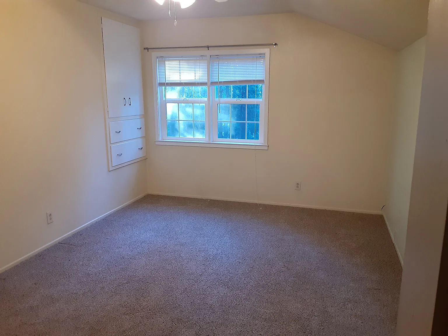 3 bed, 1600 sqft, $2,300 — Photo 4
