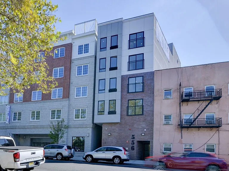556-557 Market St #1CCC — Photo 1