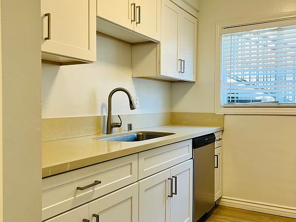 3rd image of 1845 Garfield Pl #1845G-03