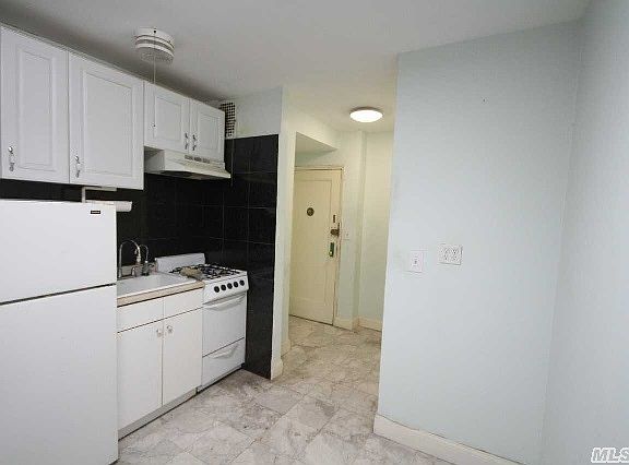 2nd image of 14441 Sanford Ave