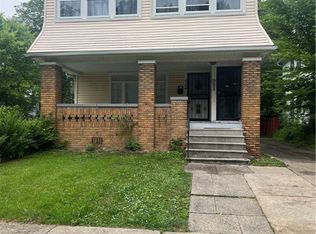 924 Helmsdale Rd, Cleveland Heights, OH 44112