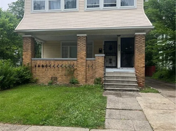 924 Helmsdale Rd, Cleveland Heights, OH 44112
