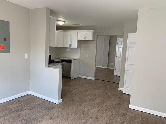 dining area looking into the kitchen