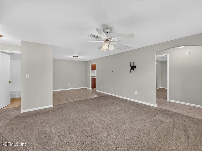 1143 Tumbleweed Dr — Photo 6