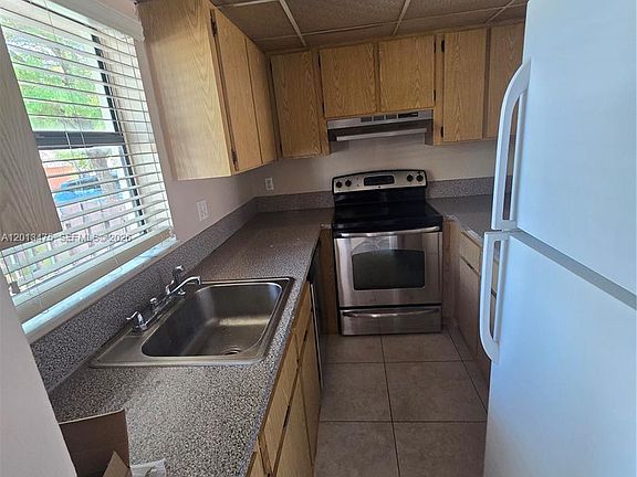 4th image of 1630 Sandpiper Blvd