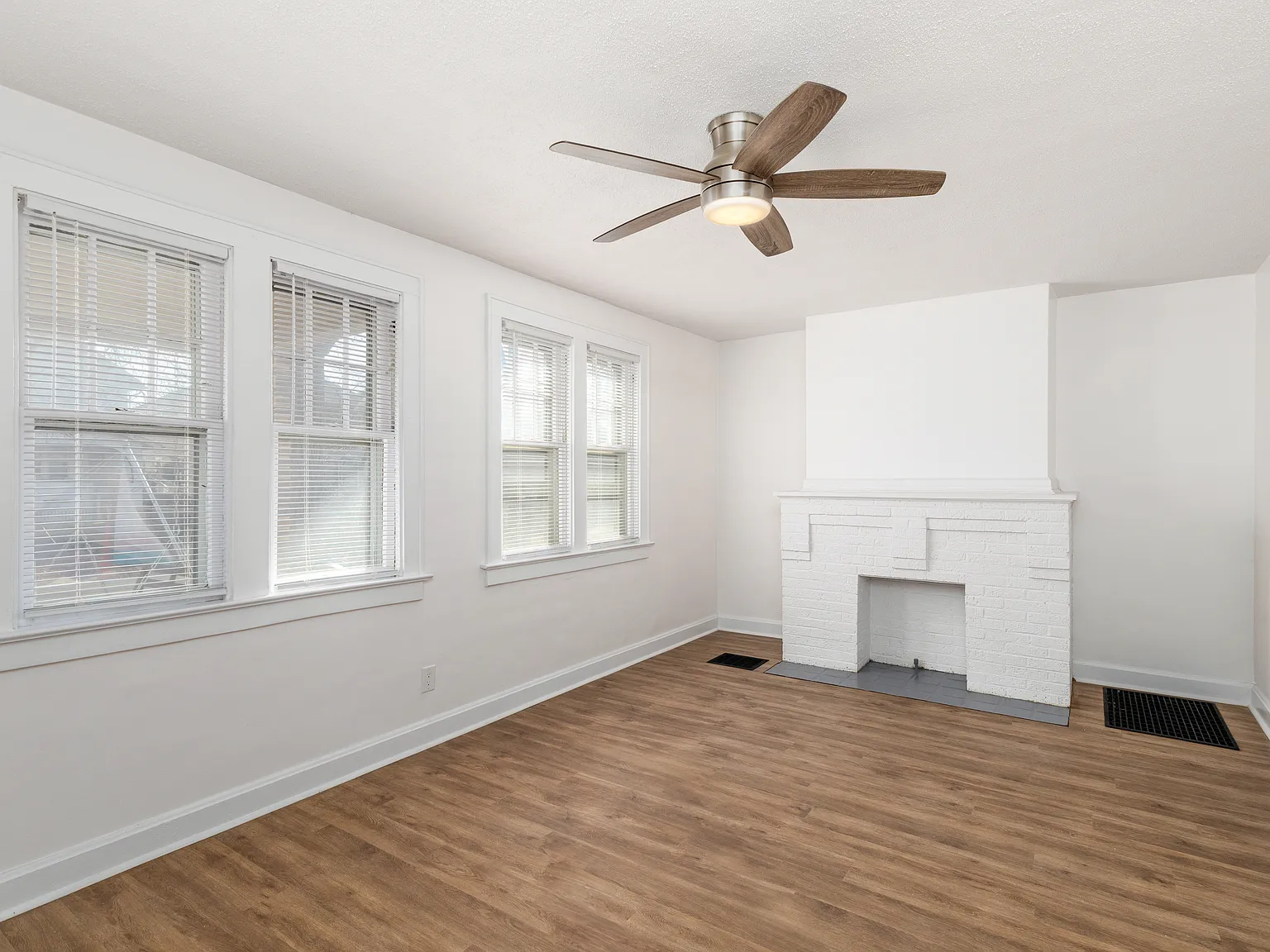 2 bed, 1032 sqft, $1,995 — Photo 4