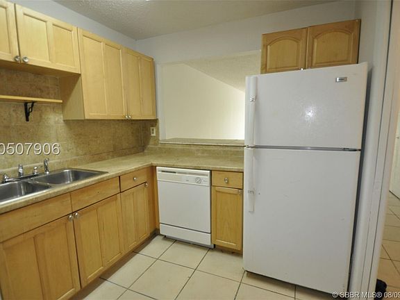 4th image of 20520 NW 15th Ave APT 229
