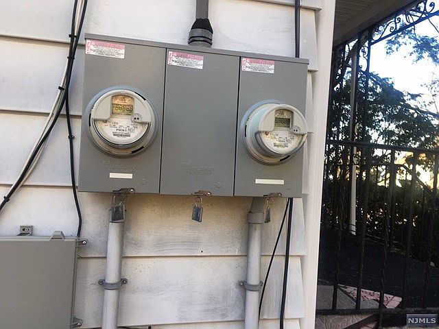 2nd image of 534 Center Pl #2