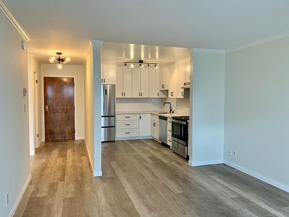 4th image of 825 Lincoln Way #104