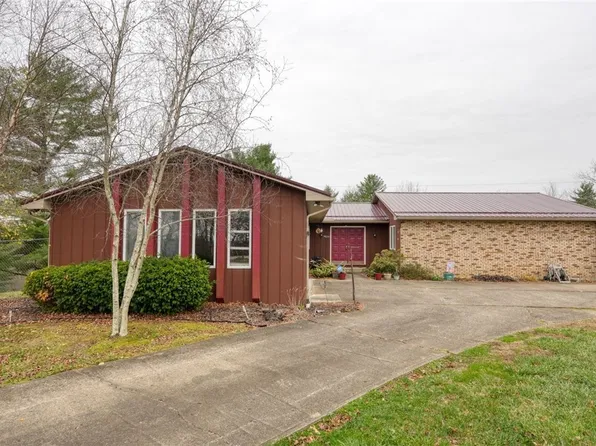 3900 Dietz Ln, Zanesville, OH 43701