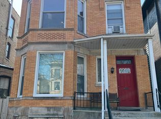 1423 W Belle Plaine Ave, Chicago, IL 60613