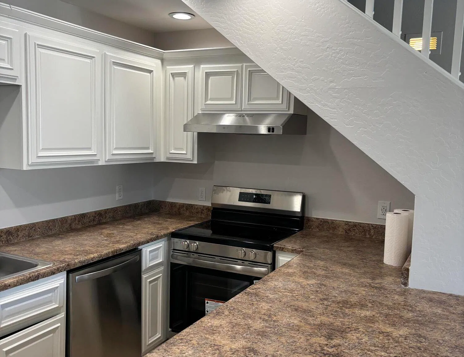 3 bed, 2.0 bath, 31024 sqft, $1,550 — Photo 3