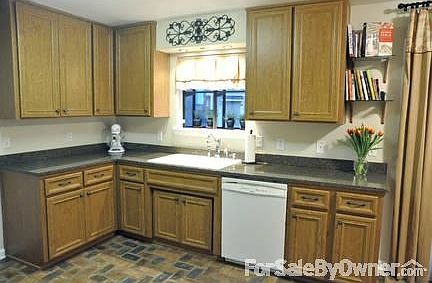 Kitchen
						:
						Completely remodeled in 2006.
Quartz countertops & cookbook storage