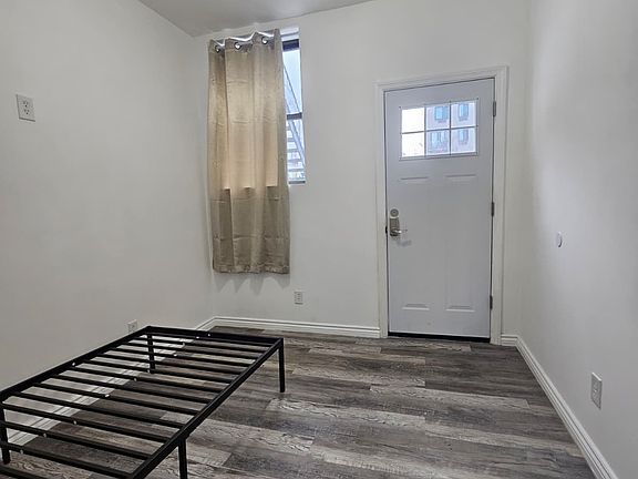 4th image of 2350 31st Ave #1