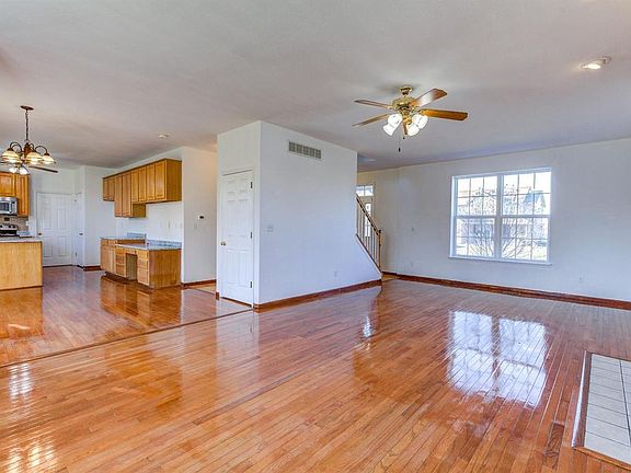 4th image of 209 Scarlet Oak Dr