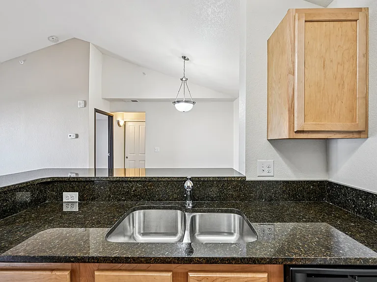 Hunter's Run Apartments — Photo 23