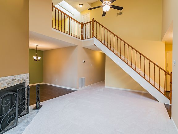 5th image of 12105 Green Leaf Ct APT 302