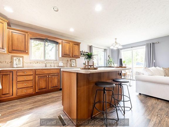 5th image of 1312 N Ruby Ave