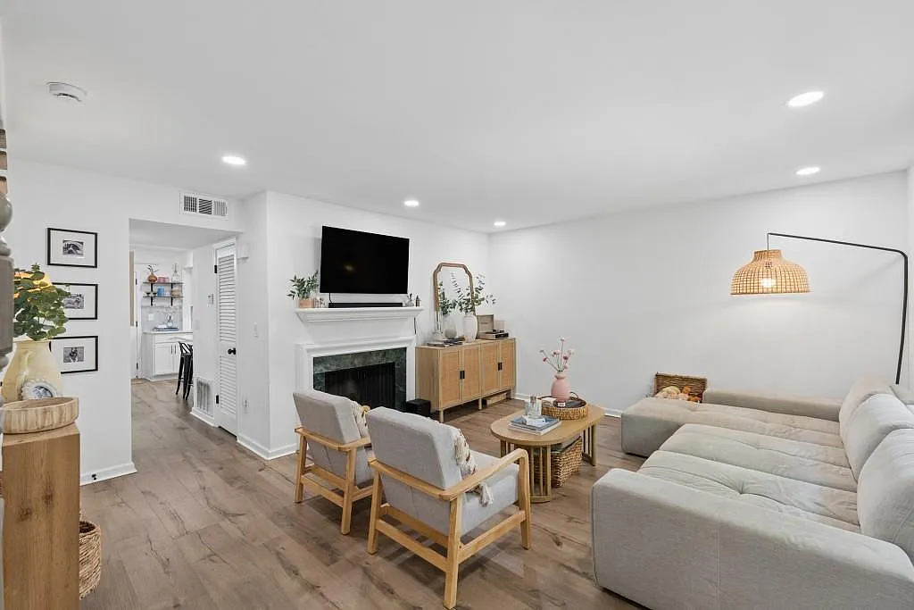 2 bed, 2.5 bath, 1382 sqft, $2,700 — Photo 3