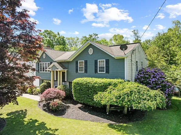 77 Columbus Dr, Fall River, MA 02720