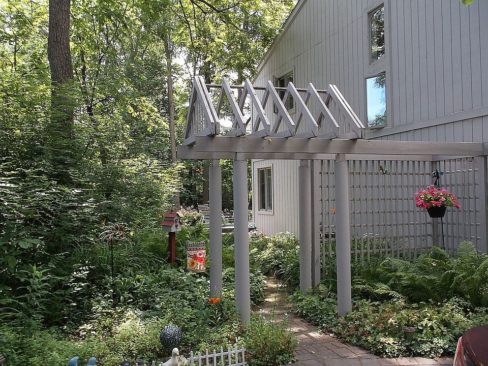 2nd image of 379 River Woods Dr