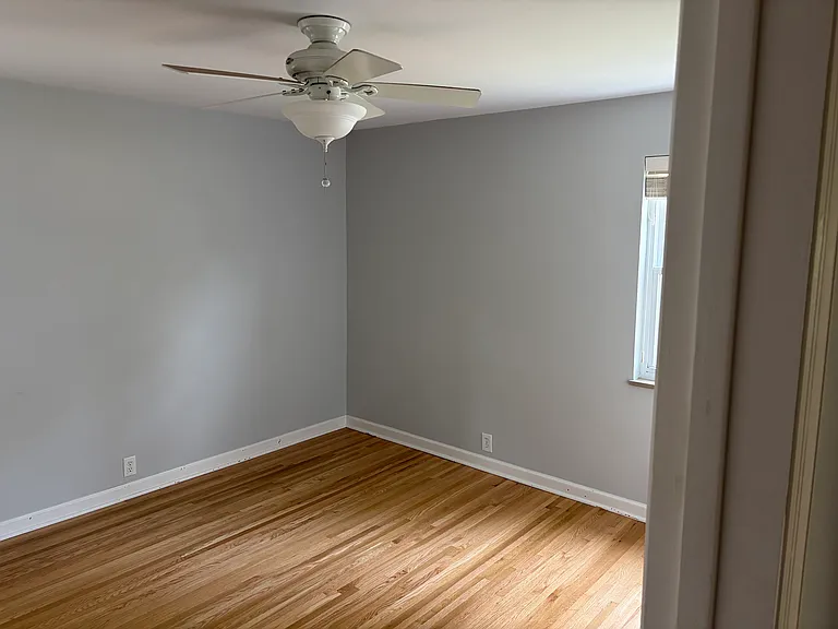1481 Westminster Dr — Photo 7
