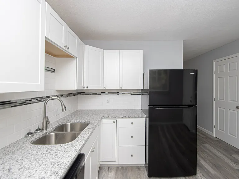 35 Hiland Pl #B — Photo 18