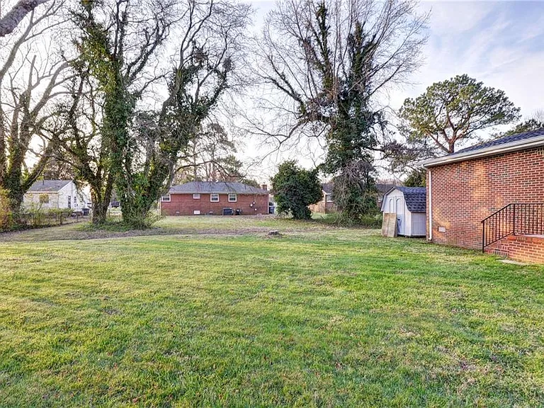 10 Whipple Dr — Photo 17