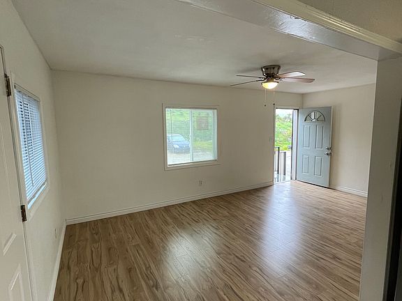 5th image of 3753 Winona Ave