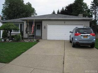 7 Old Farm Rd, Depew, NY 14043