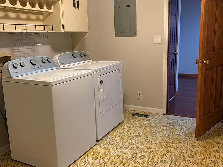594 Winding Way Dr — Photo 20