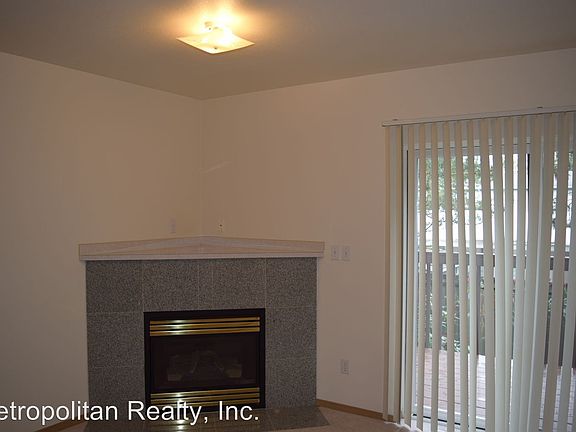 2nd image of 15815 Admiralty Way APT C3