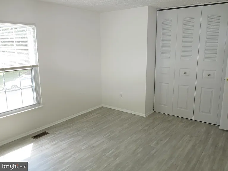 8406 Woodford Ct — Photo 33