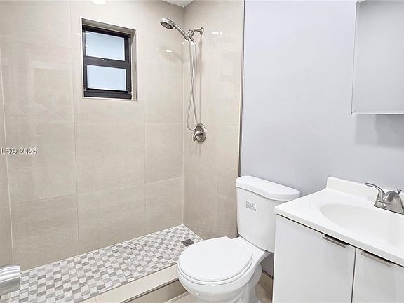 4th image of 50 W 28th St #56