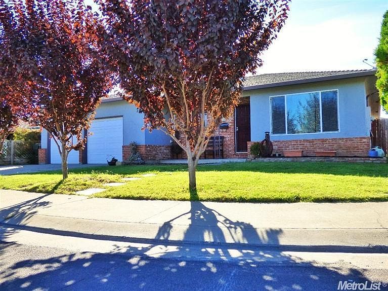 1st image of 14483 Pueblo Dr