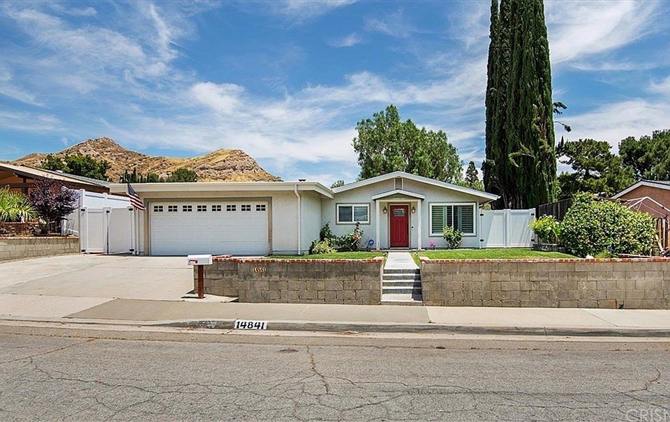 1st image of 14841 Daffodil Ave