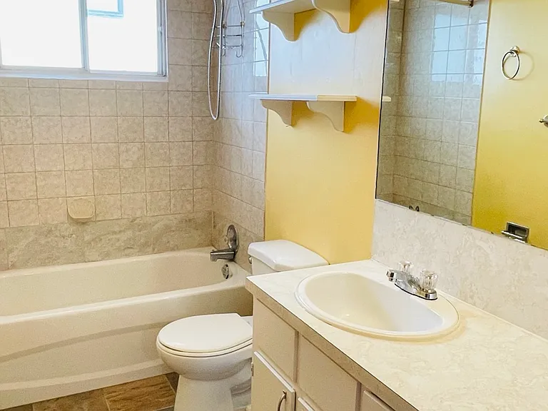 536 Northmount Dr NW — Photo 9