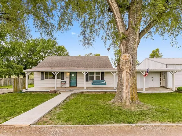 23151 207th St, Tonganoxie, KS 66086
