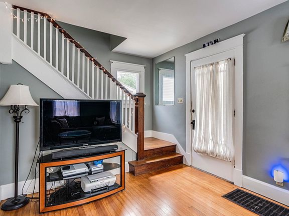 3rd image of 808 S College Ave