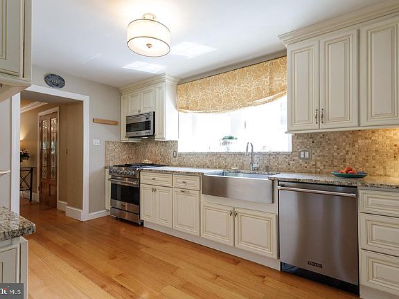5th image of 311 W Maple Ave