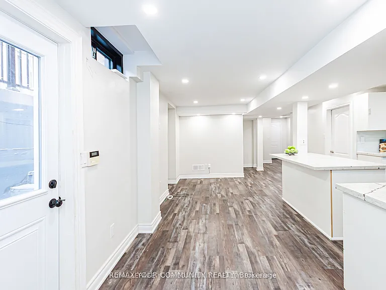 33 Durness Ave #BASEMENT — Photo 6