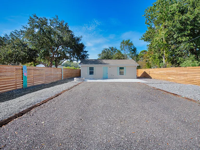 2209 Palo Alto St — Photo 2