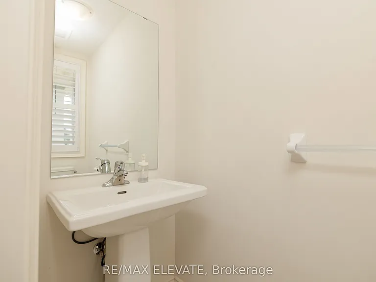 255 McKean Dr N — Photo 16
