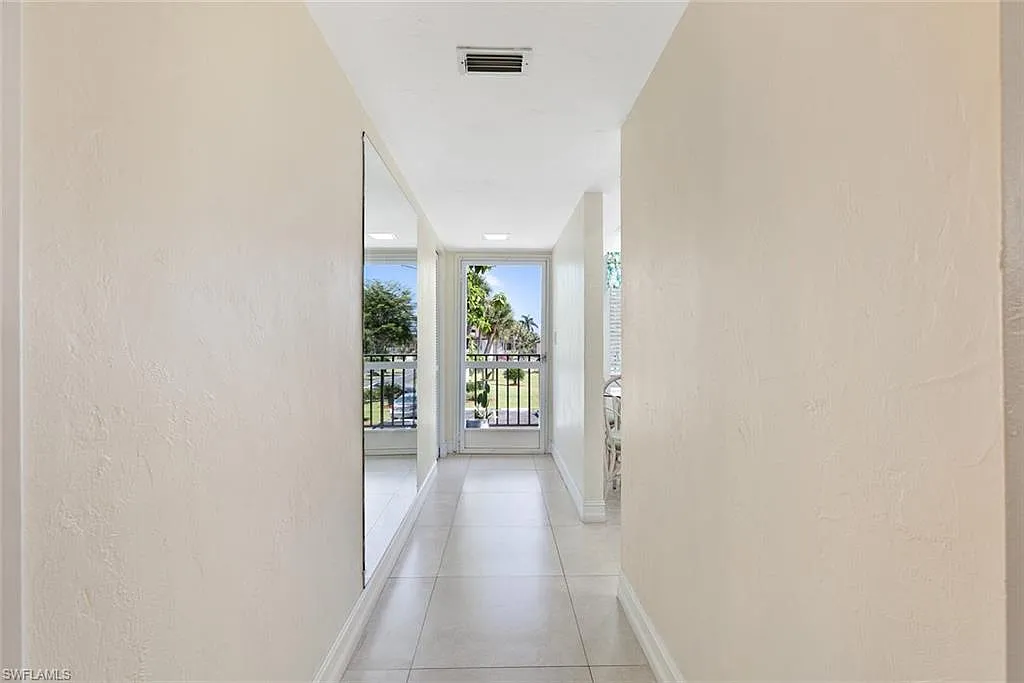 2 bed, 2.0 bath, 1250 sqft, $4,200 — Photo 4