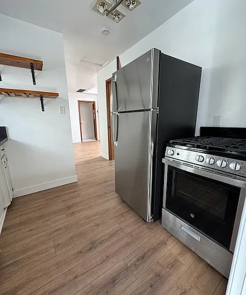 406 N Clementine St — Photo 14
