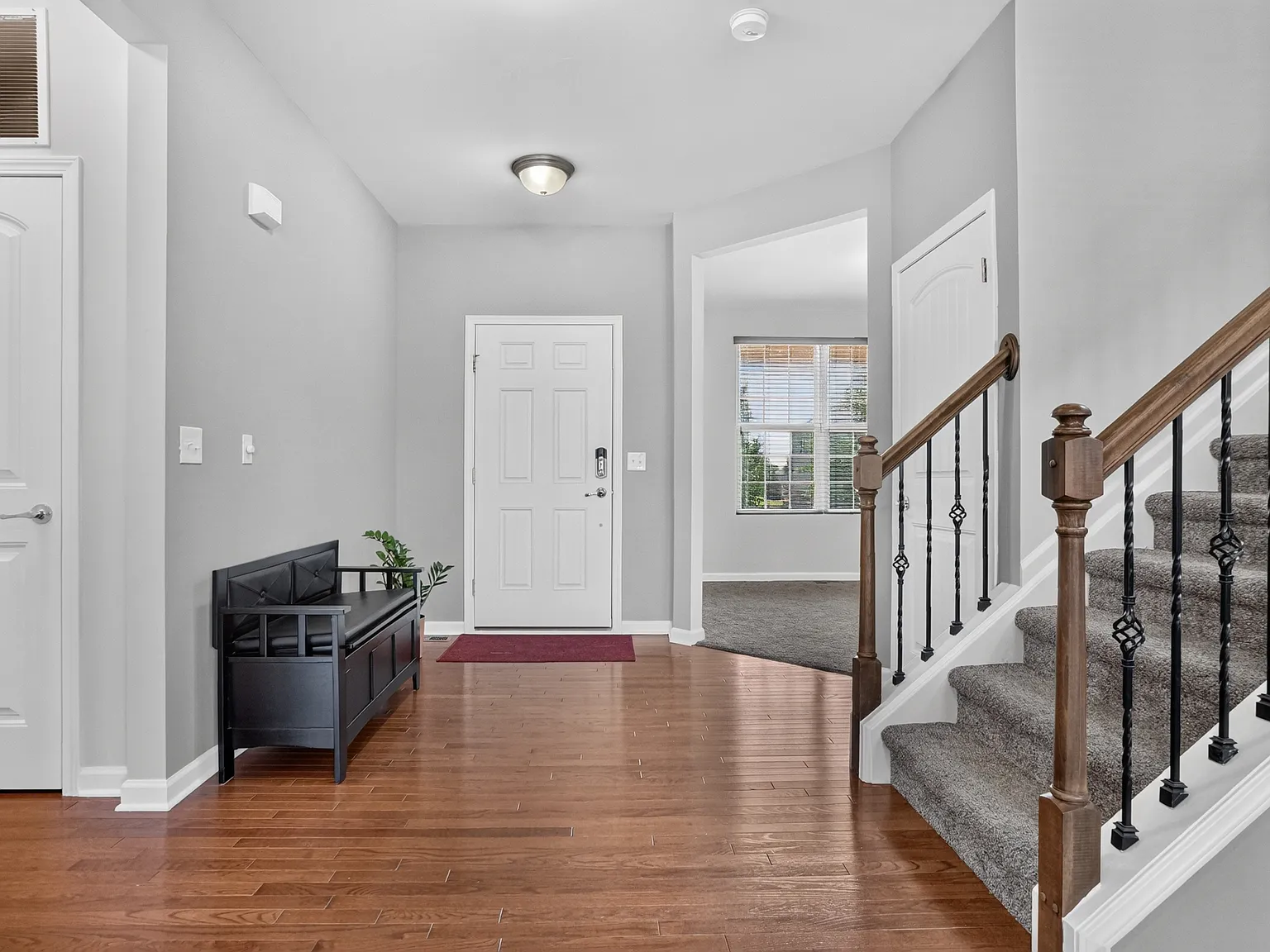 3 bed, 2634 sqft, $3,950 — Photo 2