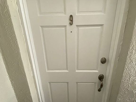 4th image of 600 N Grove St #11393682