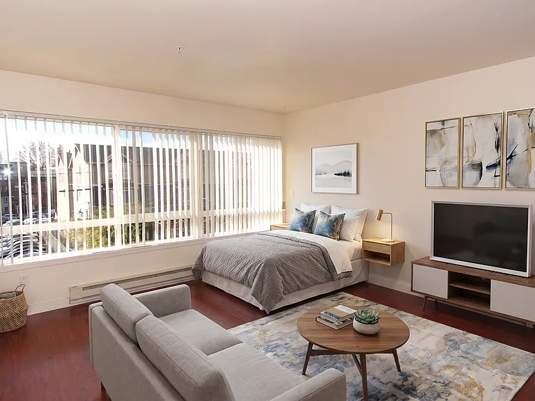 Russell/Central Park in the Heart of Ballard — Photo 17