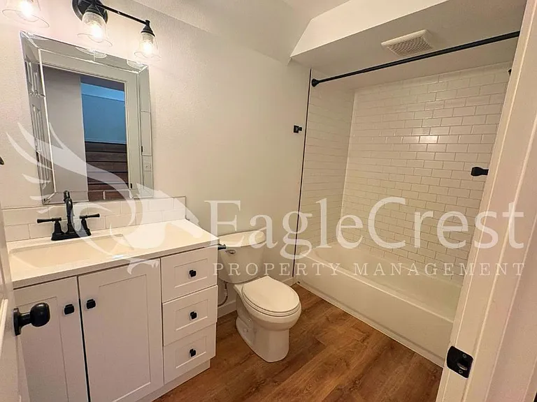 810 E Sumach St — Photo 9