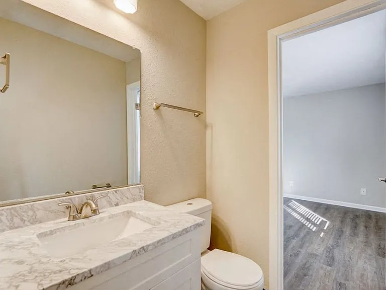 Lake Country Village Apartments — Photo 17